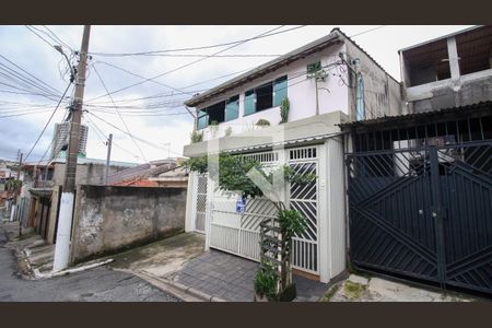 Casa à venda com 250m², 5 quartos e 4 vagas Casa à venda com 250m², 5 quartos e 4 vagasFachada