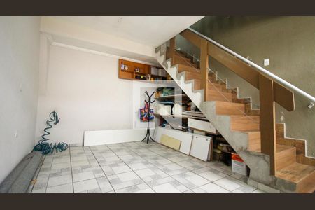 Casa à venda com 250m², 5 quartos e 4 vagas Casa à venda com 250m², 5 quartos e 4 vagasGaragem