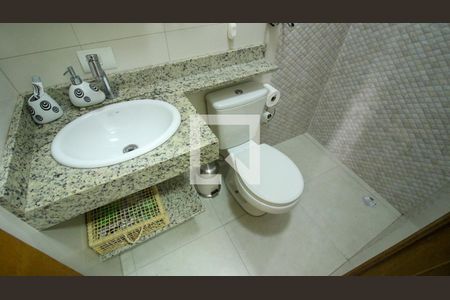 Casa à venda com 250m², 5 quartos e 4 vagas Casa à venda com 250m², 5 quartos e 4 vagasBanheiro da Suíte