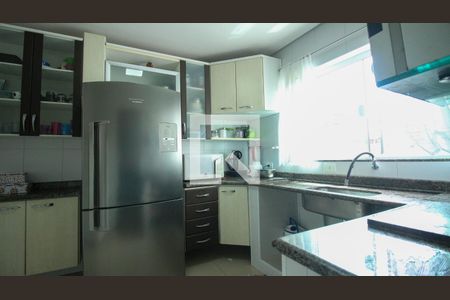 Casa à venda com 250m², 5 quartos e 4 vagas Casa à venda com 250m², 5 quartos e 4 vagasCozinha