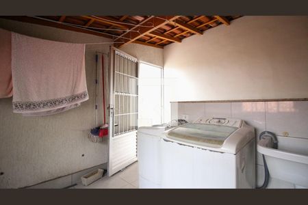 Casa à venda com 250m², 5 quartos e 4 vagas Casa à venda com 250m², 5 quartos e 4 vagasÁrea de Serviço