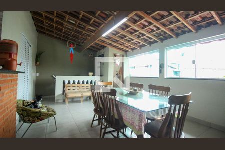 Casa à venda com 250m², 5 quartos e 4 vagas Casa à venda com 250m², 5 quartos e 4 vagasEspaço Gourmet