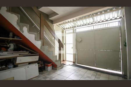 Casa à venda com 250m², 5 quartos e 4 vagas Casa à venda com 250m², 5 quartos e 4 vagasGaragem