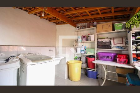 Casa à venda com 250m², 5 quartos e 4 vagas Casa à venda com 250m², 5 quartos e 4 vagasÁrea de Serviço