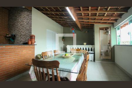 Casa à venda com 250m², 5 quartos e 4 vagas Casa à venda com 250m², 5 quartos e 4 vagasEspaço Gourmet