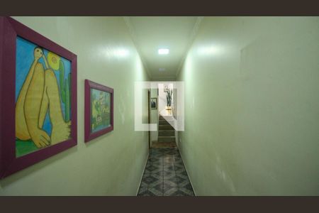 Casa à venda com 250m², 5 quartos e 4 vagas Casa à venda com 250m², 5 quartos e 4 vagasCorredor