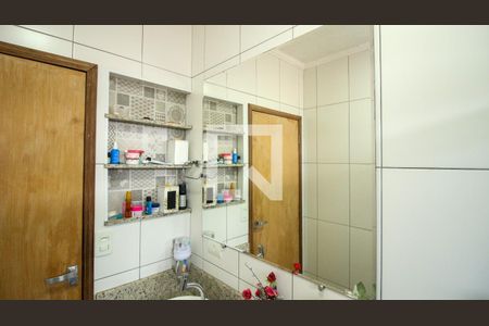 Casa à venda com 250m², 5 quartos e 4 vagas Casa à venda com 250m², 5 quartos e 4 vagasBanheiro