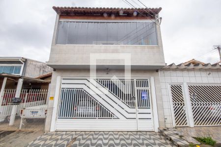 Casa à venda com 238m², 3 quartos e 2 vagas Casa à venda com 238m², 3 quartos e 2 vagasFachada