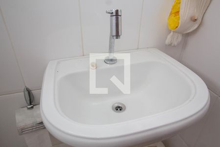 Casa à venda com 174m², 3 quartos e 3 vagas Casa à venda com 174m², 3 quartos e 3 vagasBanheiro 2