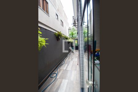 Casa à venda com 220m², 3 quartos e 4 vagas Casa à venda com 220m², 3 quartos e 4 vagasCorredor