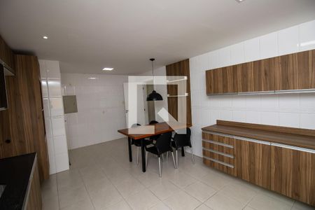 Apartamento à venda com 297m², 5 quartos e 3 vagas Apartamento à venda com 297m², 5 quartos e 3 vagasCozinha