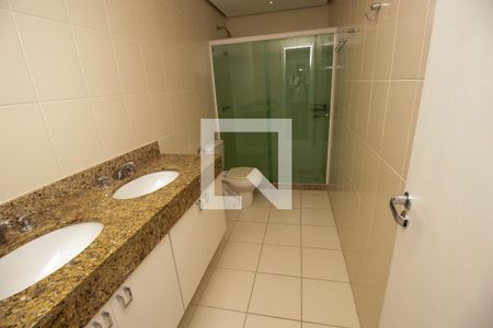 Apartamento à venda com 297m², 5 quartos e 3 vagas Apartamento à venda com 297m², 5 quartos e 3 vagasBanheiro social