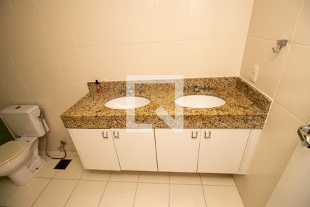 Apartamento à venda com 297m², 5 quartos e 3 vagas Apartamento à venda com 297m², 5 quartos e 3 vagasBanheiro quarto 3