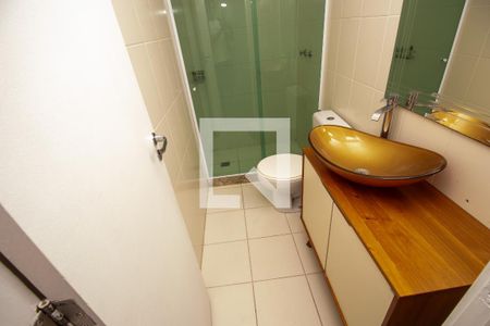 Apartamento à venda com 297m², 5 quartos e 3 vagas Apartamento à venda com 297m², 5 quartos e 3 vagasBanheiro social 2