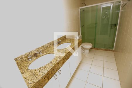 Apartamento à venda com 297m², 5 quartos e 3 vagas Apartamento à venda com 297m², 5 quartos e 3 vagasBanheiro social