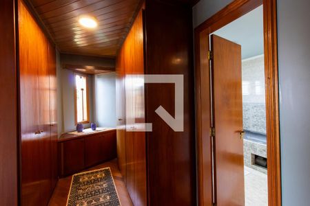 Casa de condomínio para alugar com 390m², 3 quartos e 6 vagas Casa de condomínio para alugar com 390m², 3 quartos e 6 vagasCloset da suíte