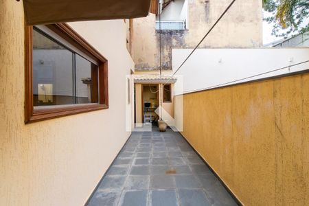 Casa de condomínio para alugar com 390m², 3 quartos e 6 vagas Casa de condomínio para alugar com 390m², 3 quartos e 6 vagasCorredor