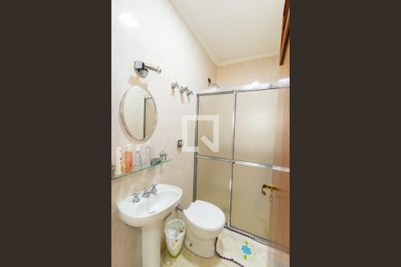 Casa de condomínio para alugar com 390m², 3 quartos e 6 vagas Casa de condomínio para alugar com 390m², 3 quartos e 6 vagasBanheiro de serviço