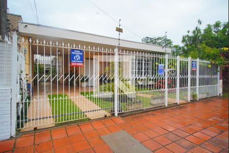 Casa à venda com 250m², 3 quartos e 3 vagasFachada