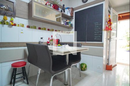 Casa à venda com 250m², 3 quartos e 3 vagasCozinha