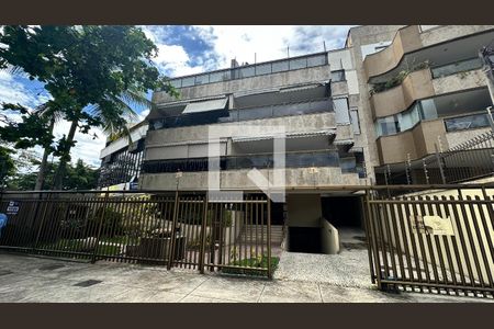 Apartamento à venda com 250m², 5 quartos e 2 vagas Apartamento à venda com 250m², 5 quartos e 2 vagasPlaquinha