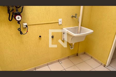 Apartamento à venda com 250m², 5 quartos e 2 vagas Apartamento à venda com 250m², 5 quartos e 2 vagasÁrea de Serviço