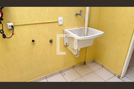 Apartamento à venda com 250m², 5 quartos e 2 vagas Apartamento à venda com 250m², 5 quartos e 2 vagasÁrea de Serviço