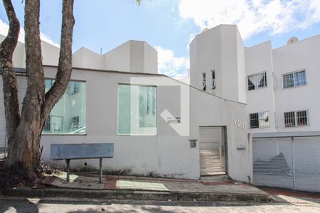 Apartamento à venda com 70m², 3 quartos e 1 vaga Apartamento à venda com 70m², 3 quartos e 1 vagaFachada