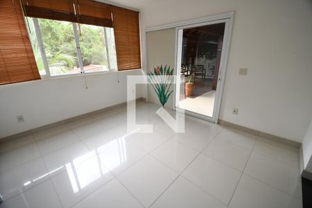 Casa de condomínio para alugar com 480m², 4 quartos e 4 vagasCopa