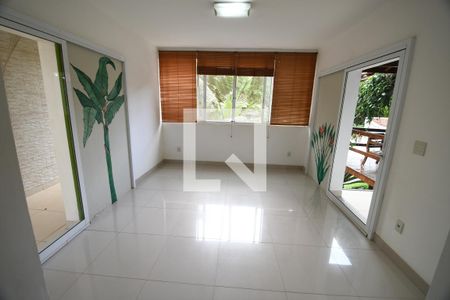 Casa de condomínio para alugar com 480m², 4 quartos e 4 vagasCopa