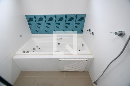 Casa de condomínio para alugar com 480m², 4 quartos e 4 vagasBanheiro 1