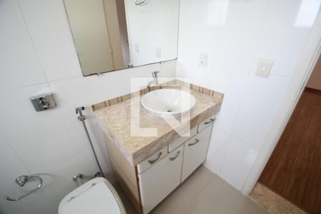 Casa de condomínio para alugar com 480m², 4 quartos e 4 vagasBanheiro 2