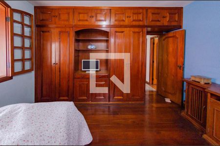 Casa à venda com 549m², 6 quartos e 6 vagas Casa à venda com 549m², 6 quartos e 6 vagasQuarto 2