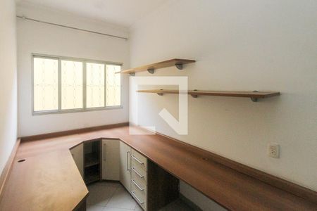 Casa à venda com 260m², 3 quartos e 2 vagasEscritório