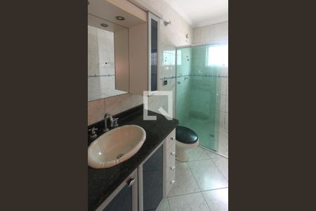 Casa à venda com 260m², 3 quartos e 2 vagasBanheiro