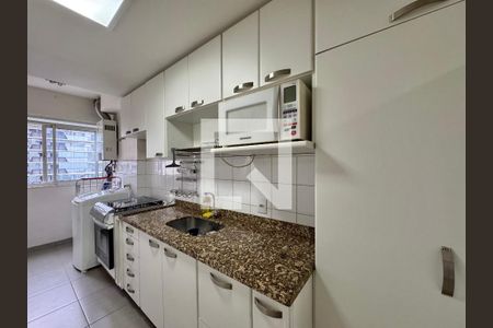 Apartamento à venda com 82m², 3 quartos e 1 vaga Apartamento à venda com 82m², 3 quartos e 1 vagaCozinha e Área de Serviço