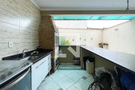 Casa à venda com 230m², 4 quartos e 6 vagas Casa à venda com 230m², 4 quartos e 6 vagasÁrea - Churrasqueira