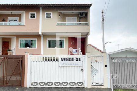 Casa à venda com 230m², 4 quartos e 6 vagas Casa à venda com 230m², 4 quartos e 6 vagasFachada
