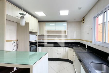 Casa à venda com 230m², 4 quartos e 6 vagas Casa à venda com 230m², 4 quartos e 6 vagasCozinha