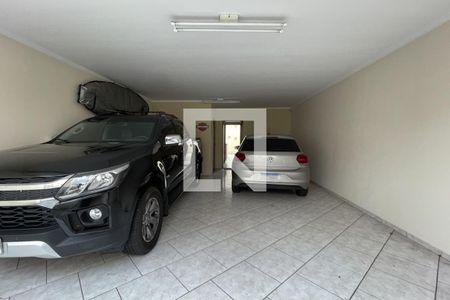Casa à venda com 230m², 4 quartos e 6 vagas Casa à venda com 230m², 4 quartos e 6 vagasGaragem