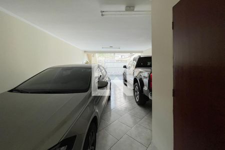 Casa à venda com 230m², 4 quartos e 6 vagas Casa à venda com 230m², 4 quartos e 6 vagasGaragem