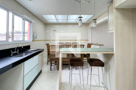 Casa à venda com 230m², 4 quartos e 6 vagas Casa à venda com 230m², 4 quartos e 6 vagasCozinha