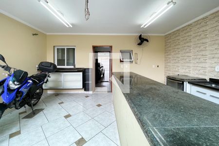 Casa à venda com 230m², 4 quartos e 6 vagas Casa à venda com 230m², 4 quartos e 6 vagasÁrea - Churrasqueira