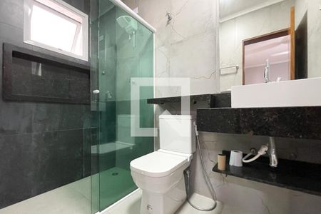 Casa à venda com 230m², 4 quartos e 6 vagas Casa à venda com 230m², 4 quartos e 6 vagasBanheiro - Suíte