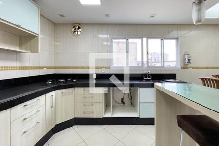 Casa à venda com 230m², 4 quartos e 6 vagas Casa à venda com 230m², 4 quartos e 6 vagasCozinha