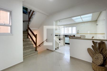 Casa à venda com 230m², 4 quartos e 6 vagas Casa à venda com 230m², 4 quartos e 6 vagasAcesso - Cozinha