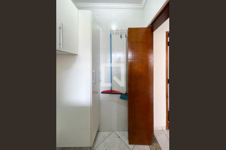 Casa à venda com 230m², 4 quartos e 6 vagas Casa à venda com 230m², 4 quartos e 6 vagasÁrea de Serviço