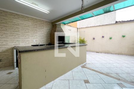 Casa à venda com 230m², 4 quartos e 6 vagas Casa à venda com 230m², 4 quartos e 6 vagasÁrea - Churrasqueira