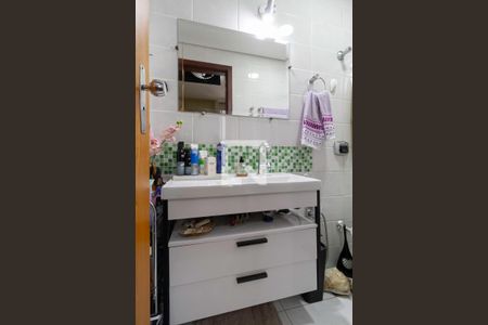 Apartamento à venda com 85m², 3 quartos e 2 vagasBanheiro da suíte