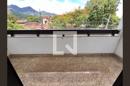 Casa de condomínio à venda com 340m², 5 quartos e 5 vagas Casa de condomínio à venda com 340m², 5 quartos e 5 vagasVaranda - Suite 01